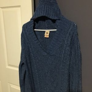 V-neck Sweater with hood